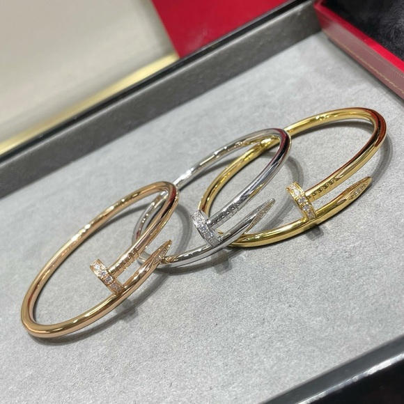 🌟New Gold Plated Over Stainless Steel Nail Clou Bracelet - Picture 3 of 12